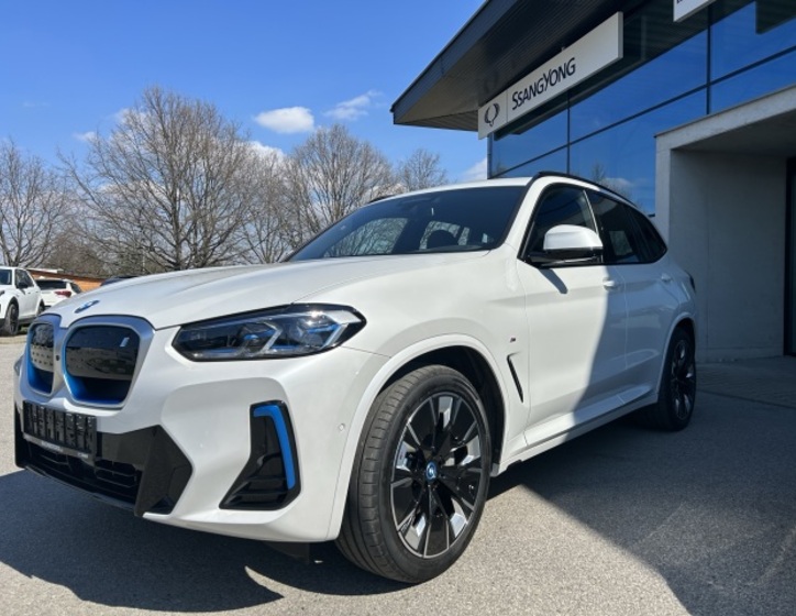 BMW iX3 5