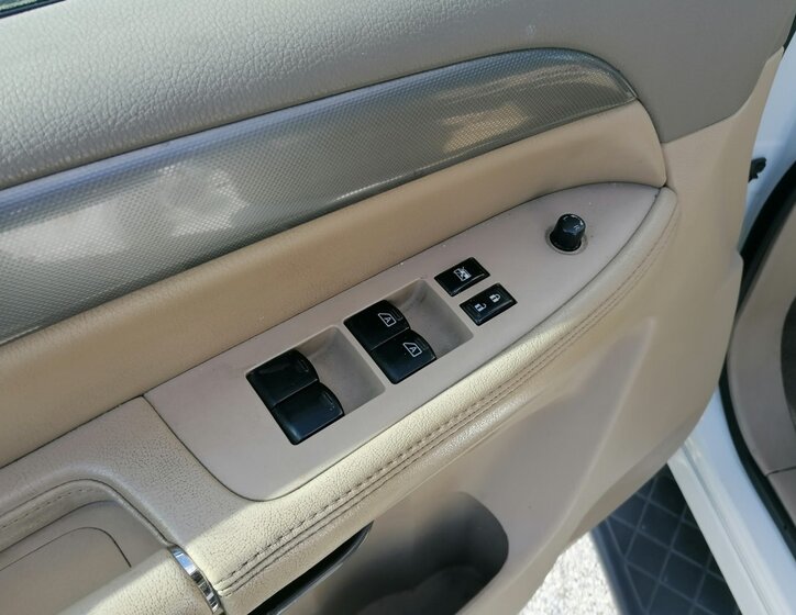 Nissan Armada SUV / Terénní 5,6 l 233 kw