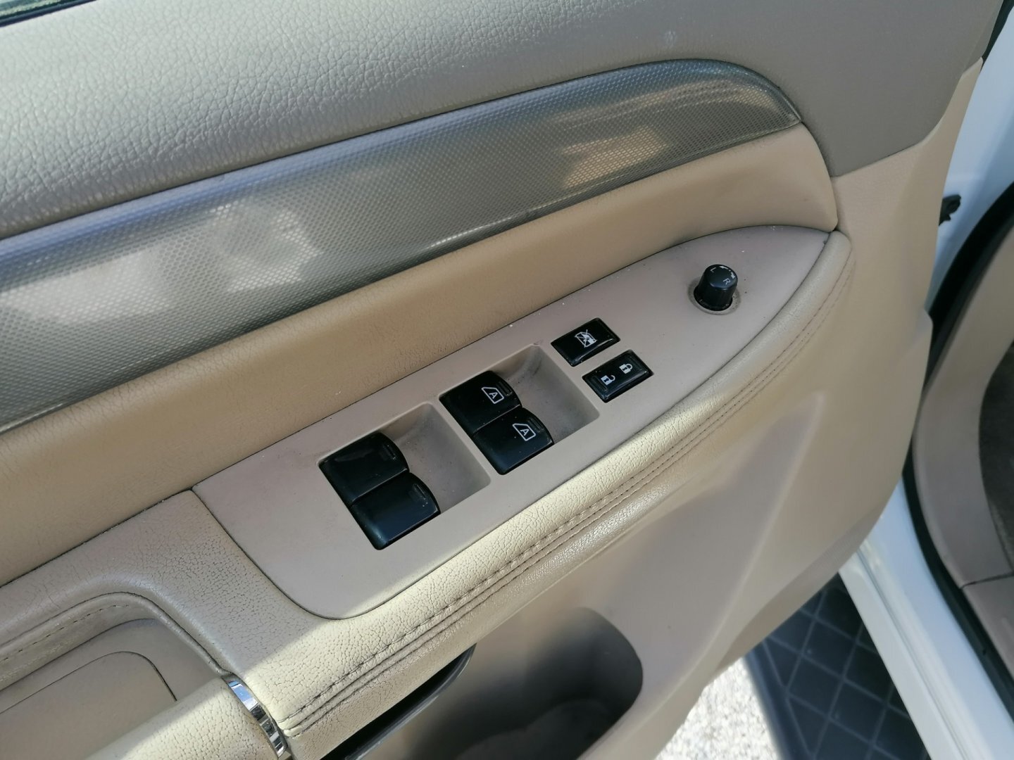 Nissan Armada SUV / Terénní 5,6 l 233 kw