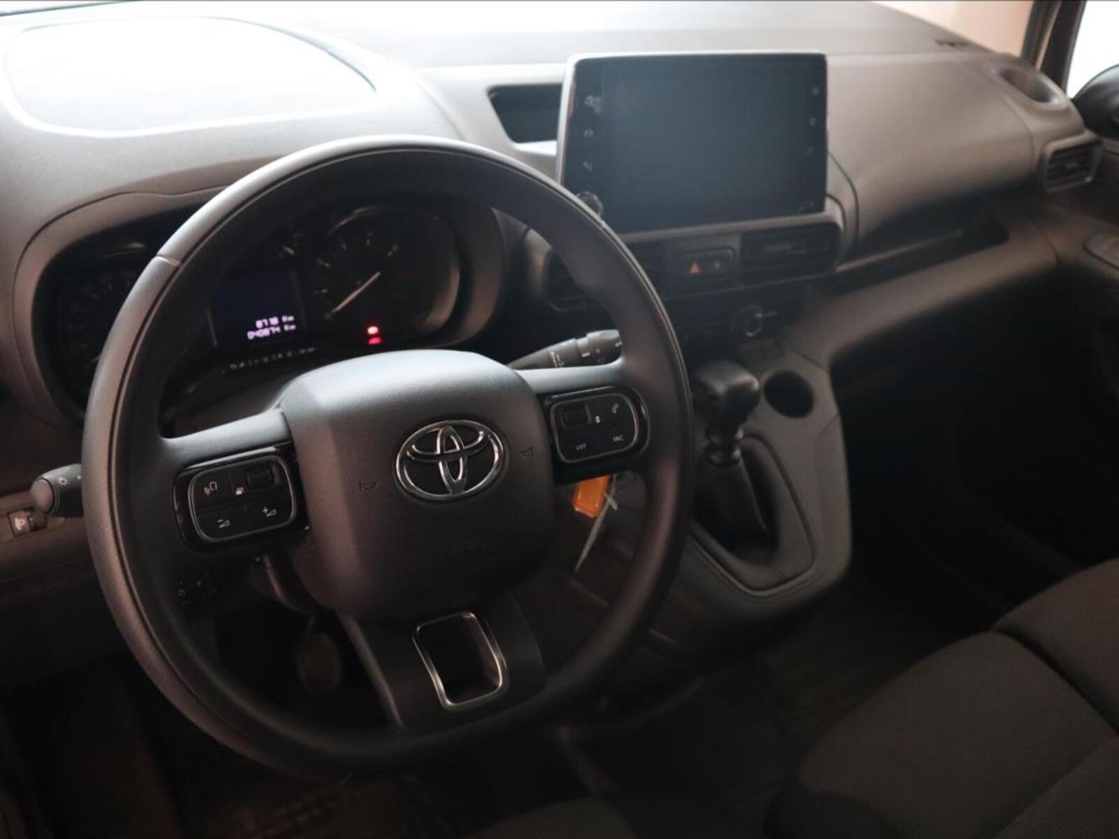 Toyota ProAce City 12