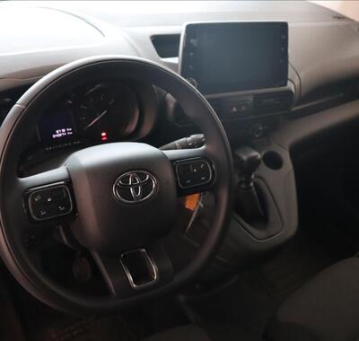 Toyota ProAce City 12