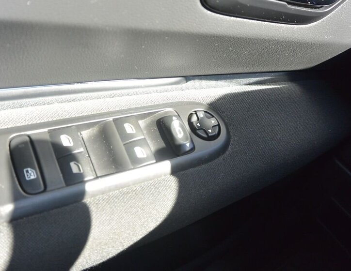 Peugeot 5008 MPV 1,6 l 88 kw