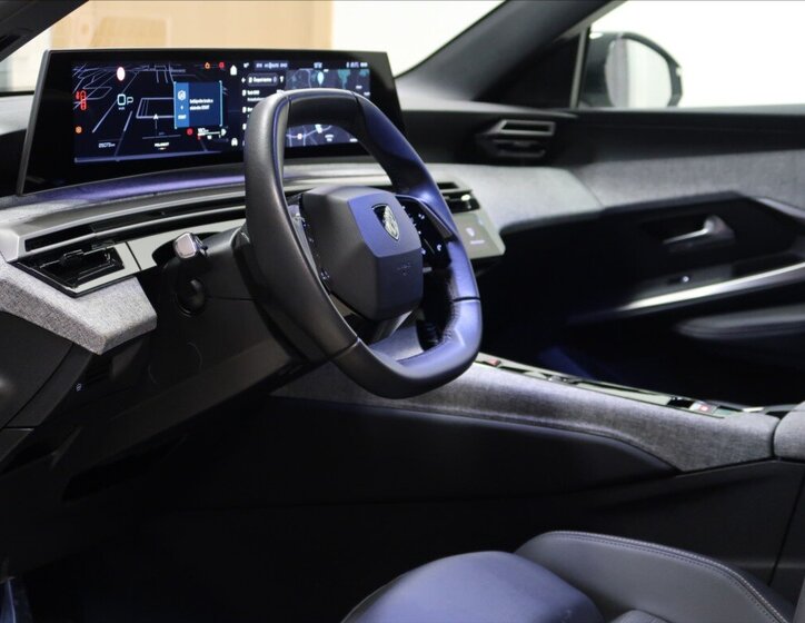 Peugeot 3008 SUV / Terénní 1,2 l 100 kw