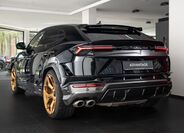 Lamborghini Urus 4