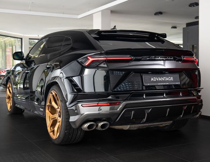 Lamborghini Urus 4