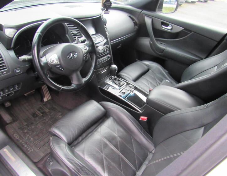 Infiniti FX30 9