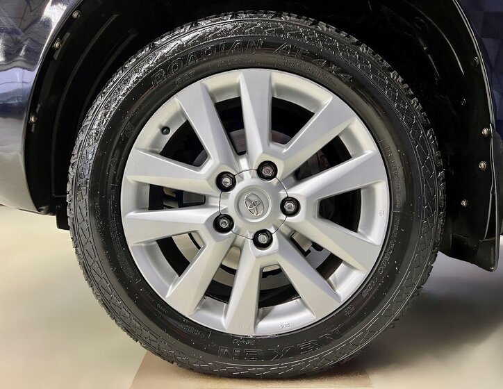 Toyota Land Cruiser 9