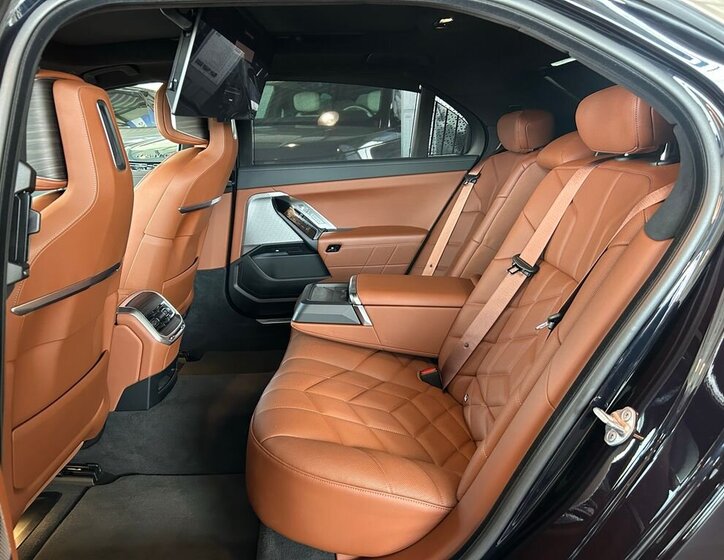 BMW i7 Sedan / Limuzína 0,0 400 kw