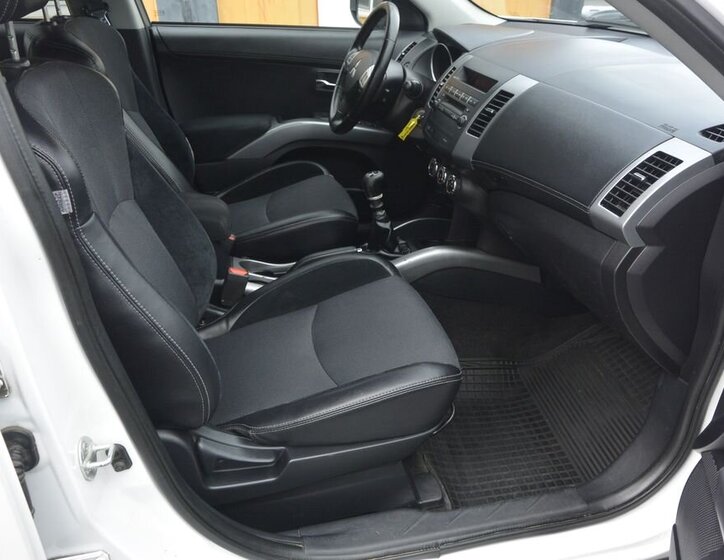 Mitsubishi Outlander SUV 2,3 l 130 kw