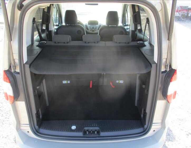 Ford Tourneo Courier 9