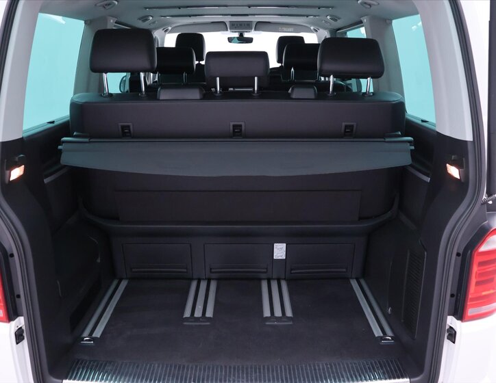 Volkswagen Multivan 10