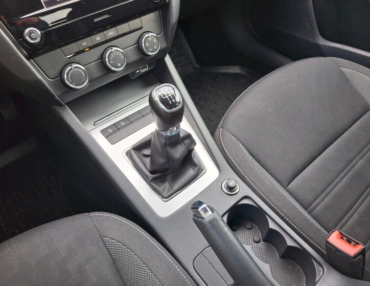 Škoda Octavia Sedan / Limuzína 1,5 l 110 kw