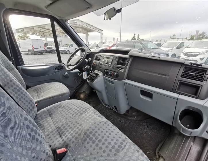 Ford Transit 8