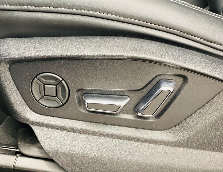 Audi Q8 SUV / Terénní 3,0 l 210 kw