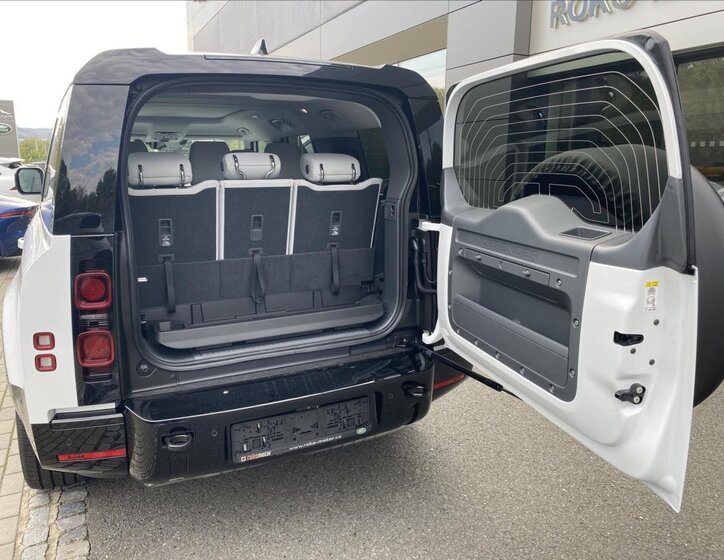 Land Rover Defender SUV 3,0 l 221 kw