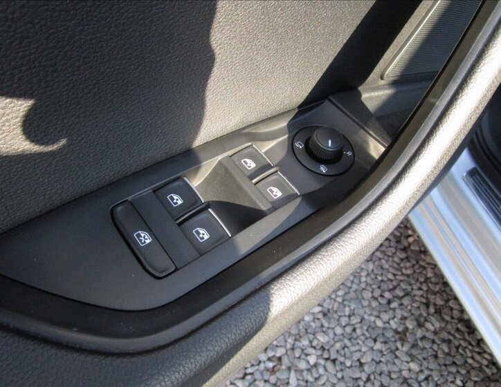 Škoda Superb Sedan / Limuzína 2,0 l 110 kw