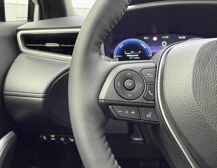 Toyota Corolla Cross SUV / Terénní 2,0 l 112 kw