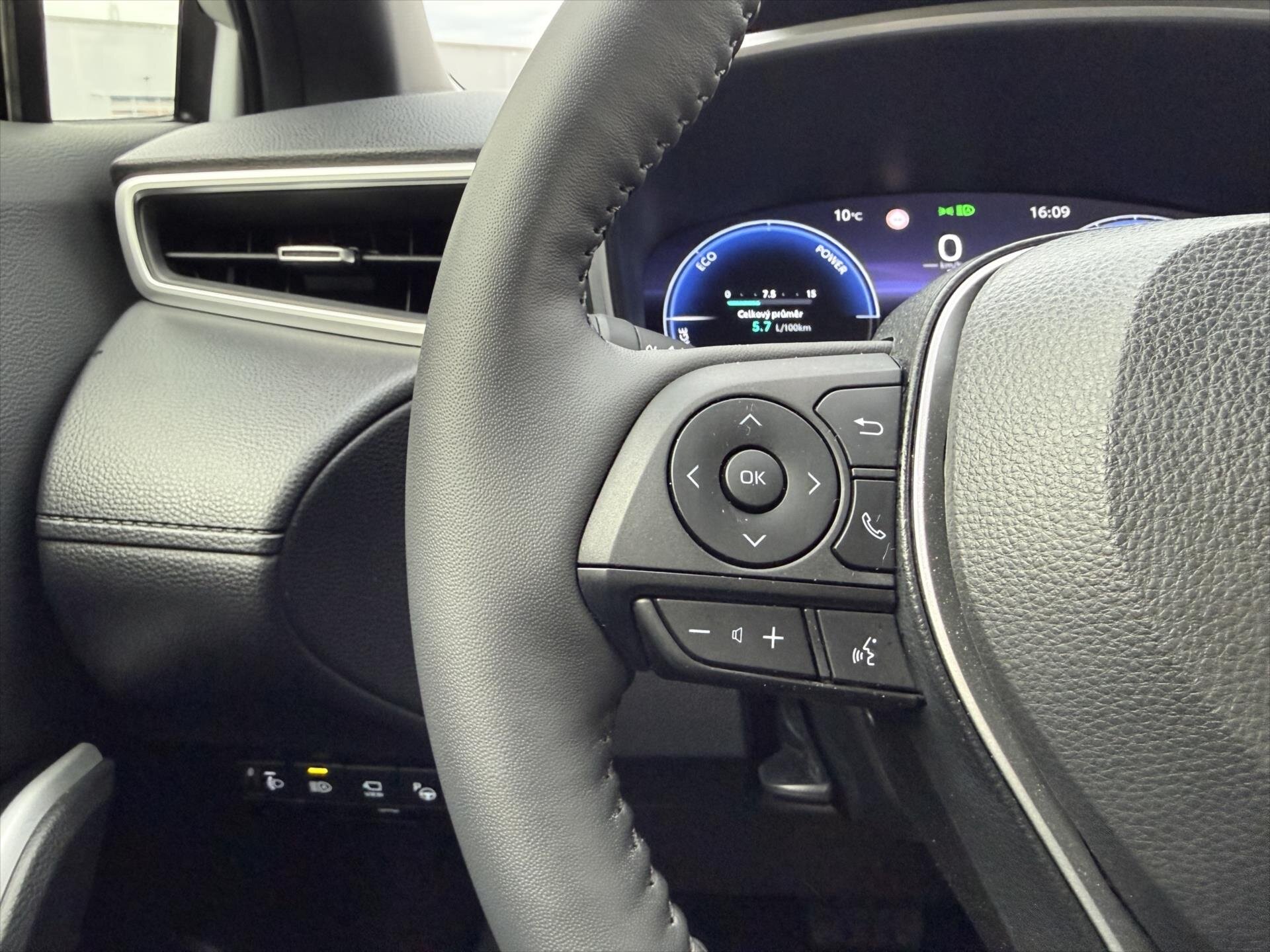 Toyota Corolla Cross SUV / Terénní 2,0 l 112 kw