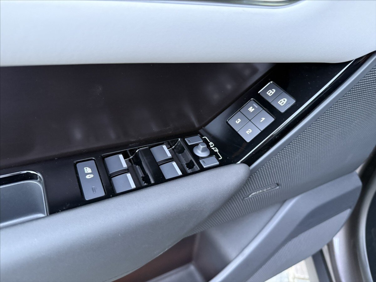 Land Rover Range Rover Velar SUV / Terénní 3,0 l 221 kw