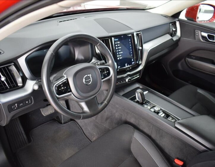 Volvo XC60 SUV / Terénní 2,0 l 223 kw