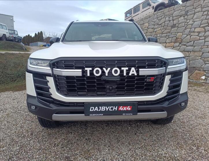 Toyota Land Cruiser 2