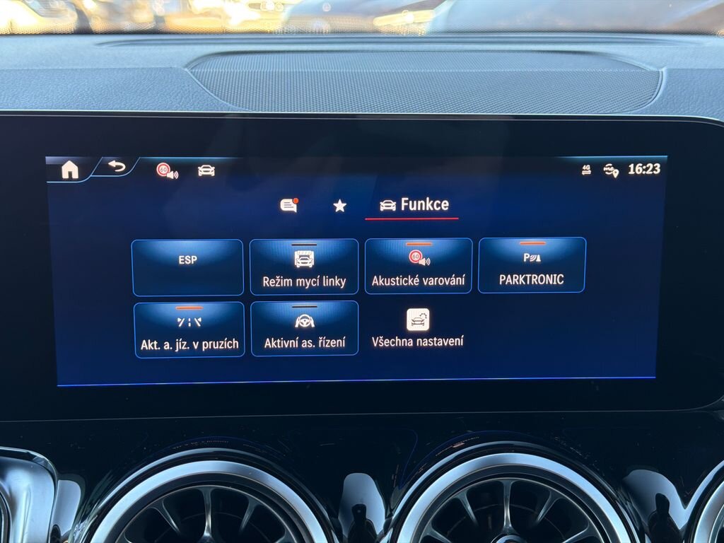 Mercedes-Benz EQB SUV / Terénní 0,0 140 kw