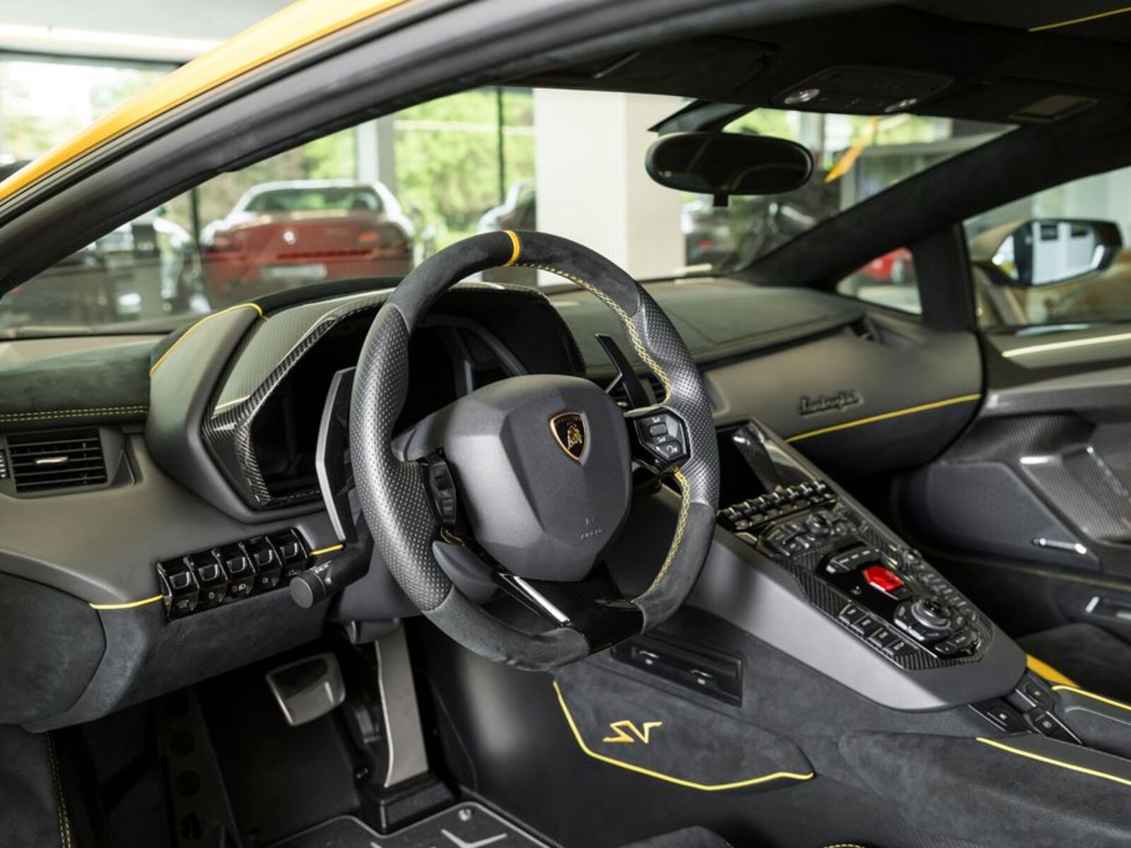 Lamborghini Aventador 5