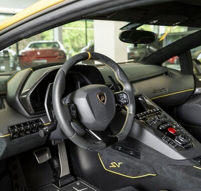 Lamborghini Aventador 5