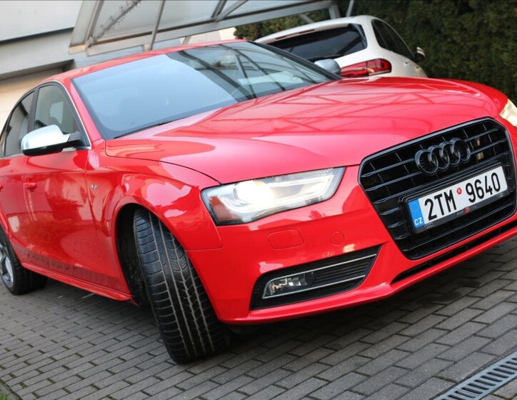 Audi S4 8