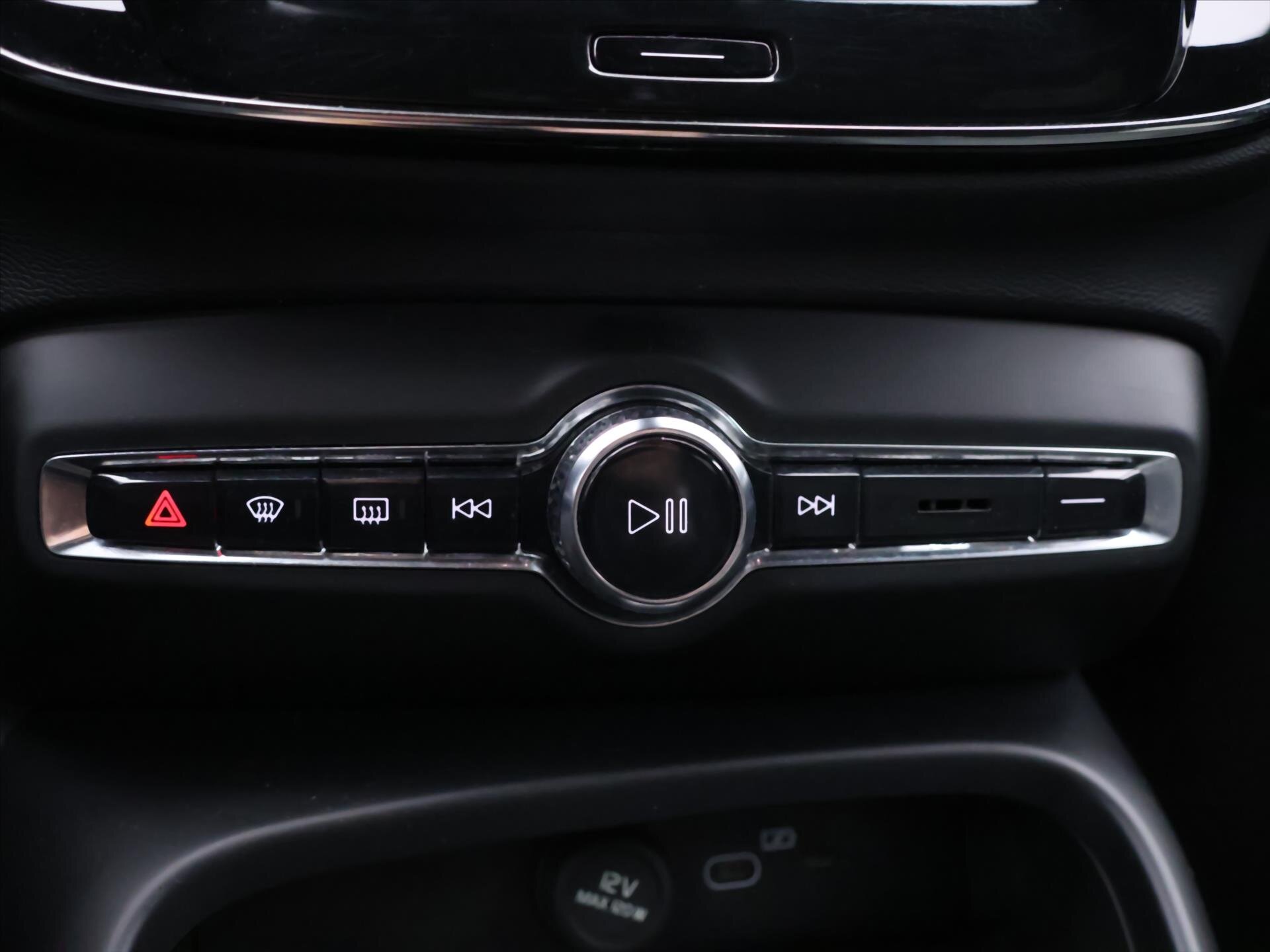 Volvo XC40 SUV / Terénní 2,0 l 145 kw