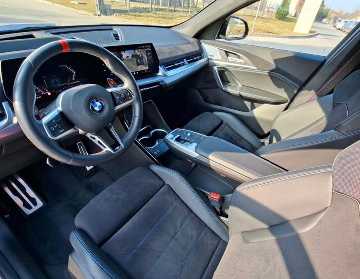 BMW X2 SUV / Terénní 2,0 l 221 kw