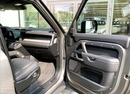 Land Rover Defender 21