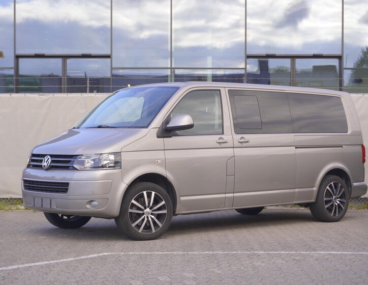 Volkswagen Caravelle 1