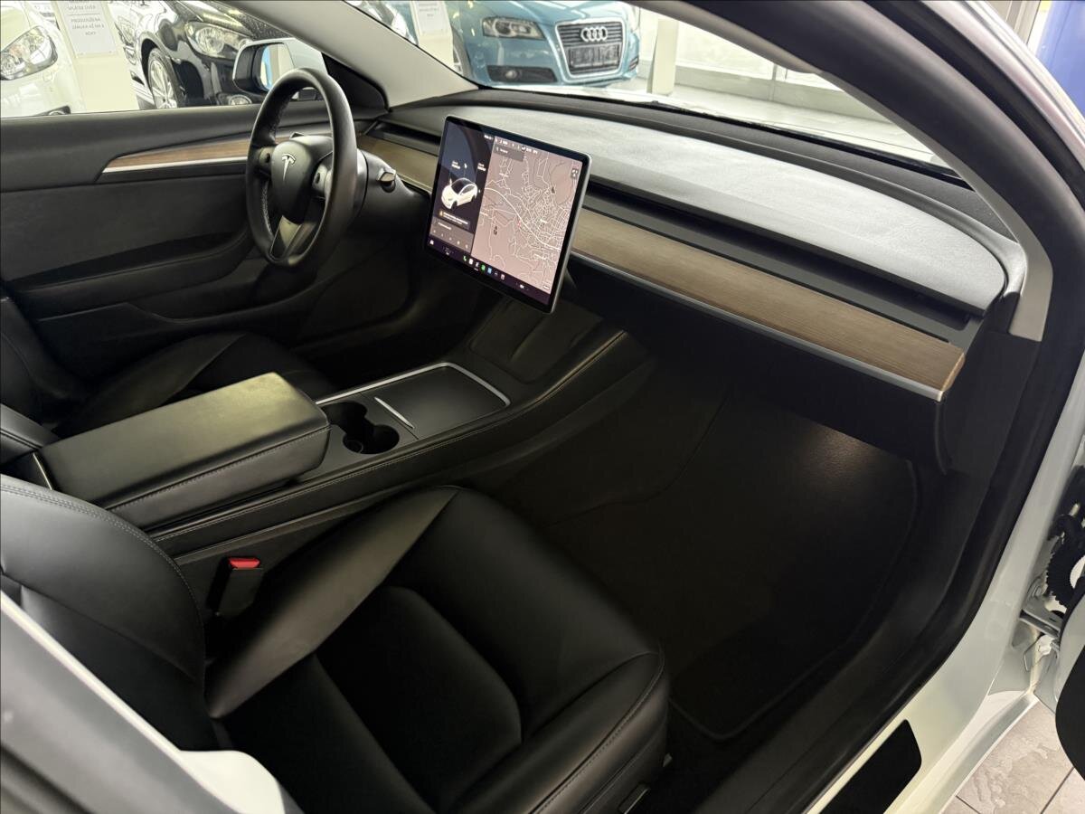 Tesla Model 3 Sedan / Limuzína 0,0 377 kw