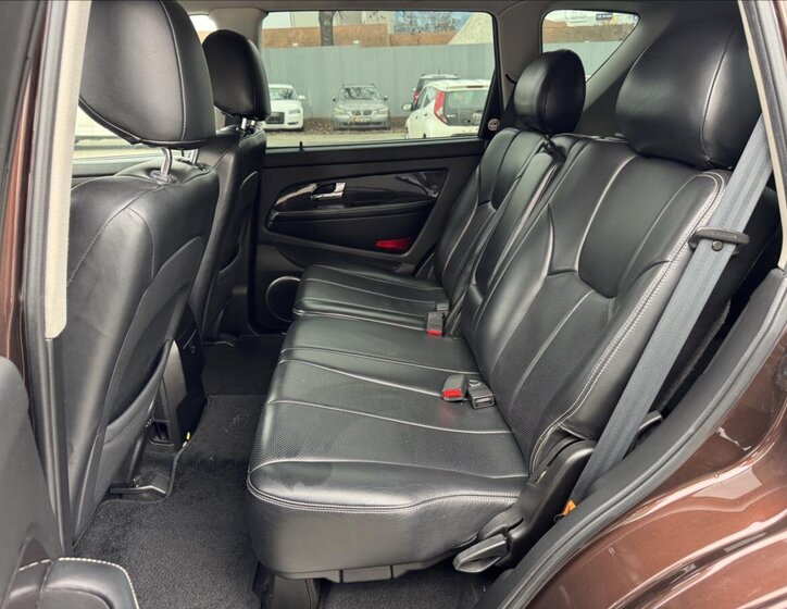 SsangYong Rexton SUV / Terénní 2,0 l 114 kw