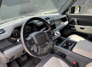 Land Rover Defender 9