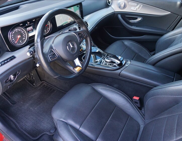 Mercedes-Benz Třídy E 8