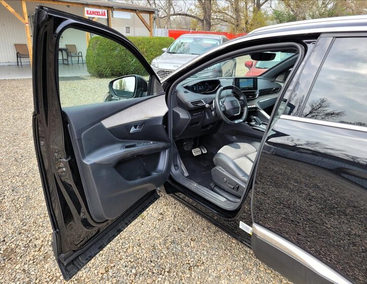 Peugeot 3008 SUV / Terénní 1,6 l 165 kw