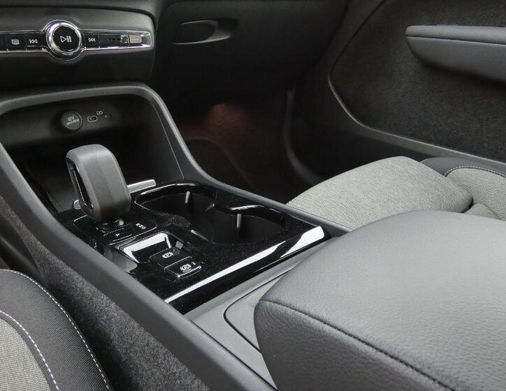 Volvo XC40 SUV / Terénní 2,0 l 120 kw