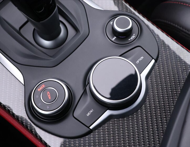 Alfa Romeo Stelvio SUV / Terénní 2,9 l 375 kw