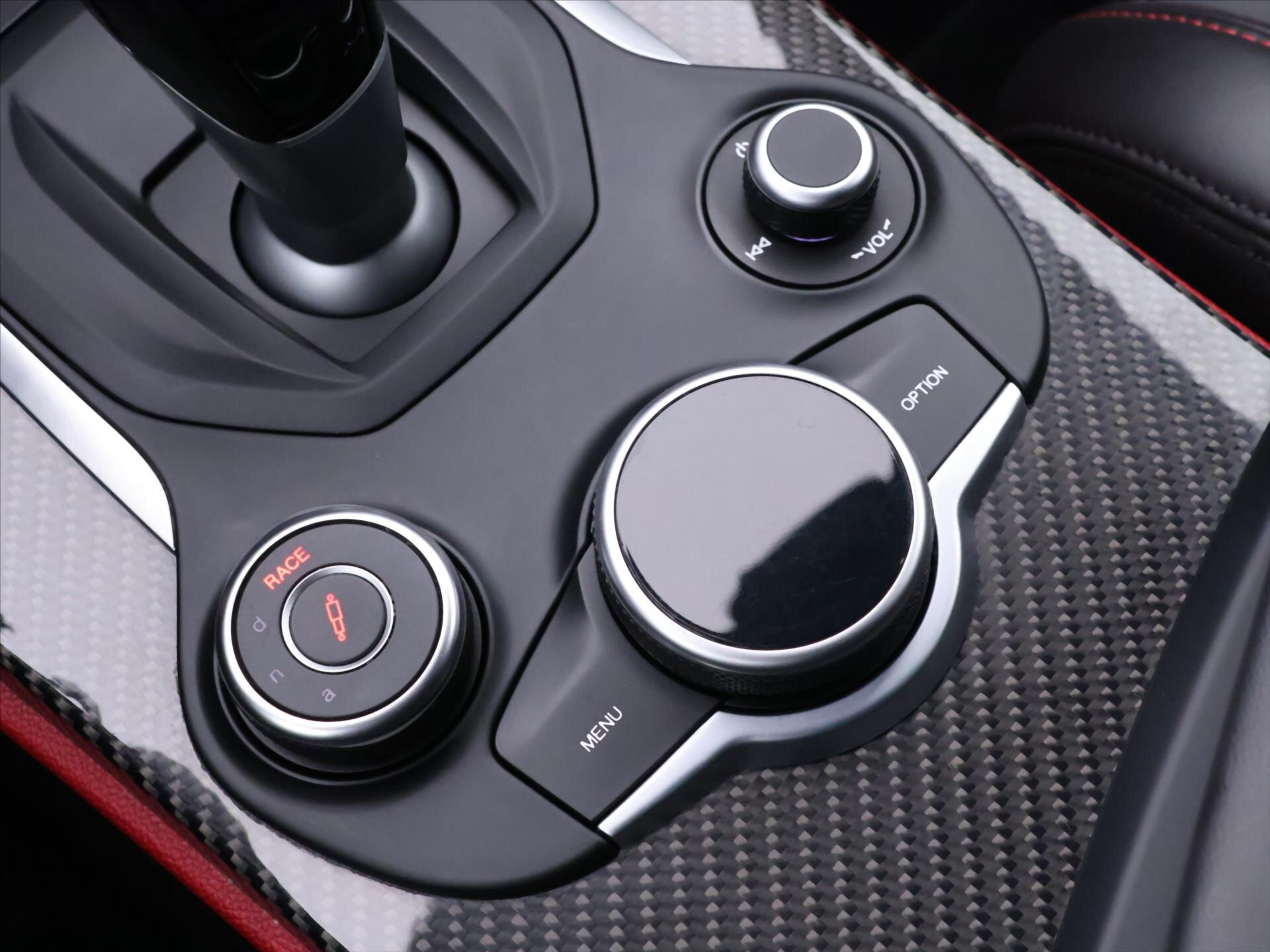 Alfa Romeo Stelvio SUV / Terénní 2,9 l 375 kw