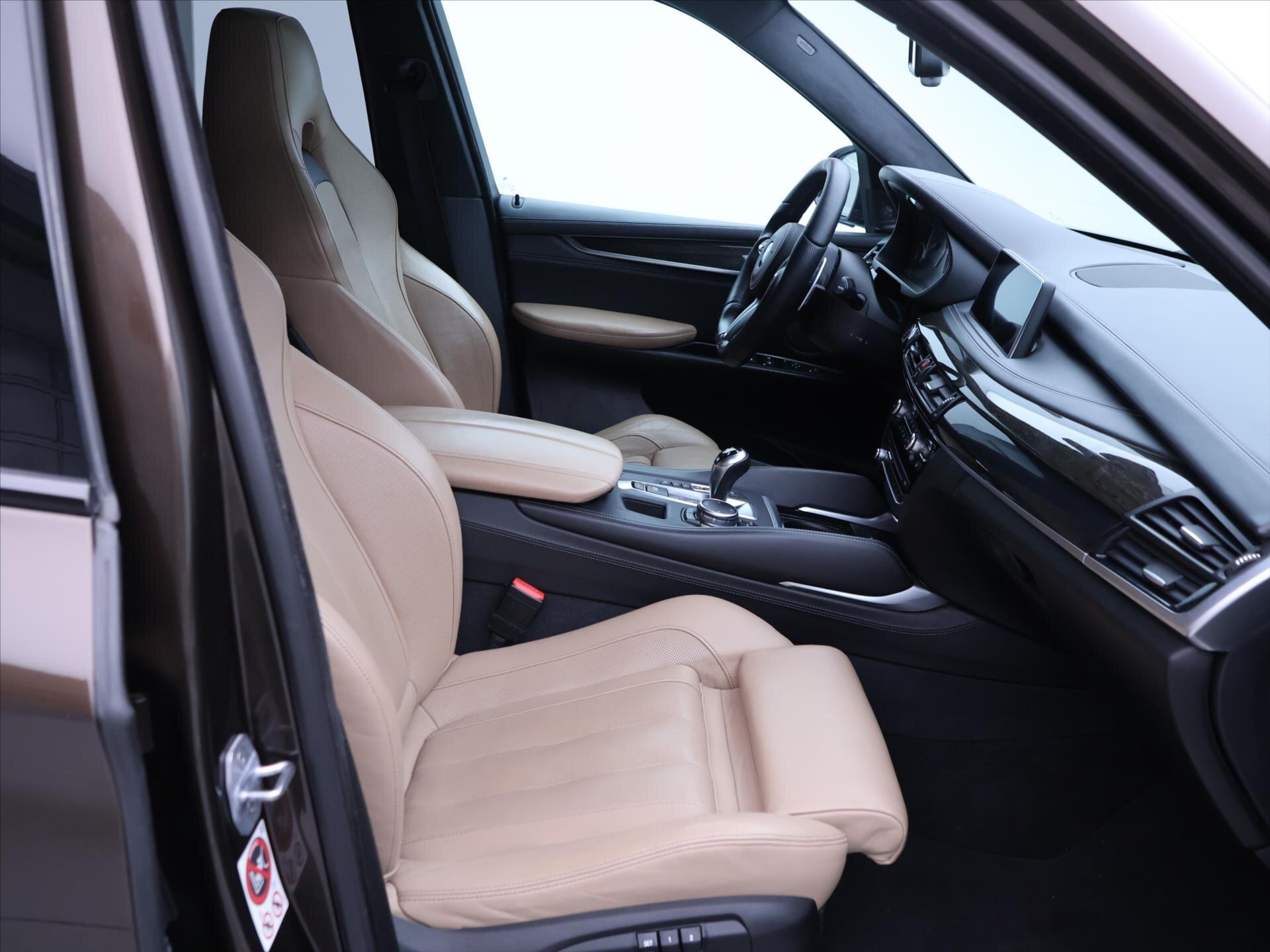 BMW X5 SUV / Terénní 4,4 l 423 kw