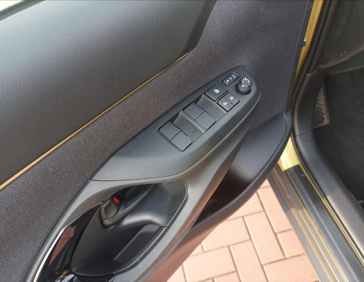 Toyota Yaris Cross 8