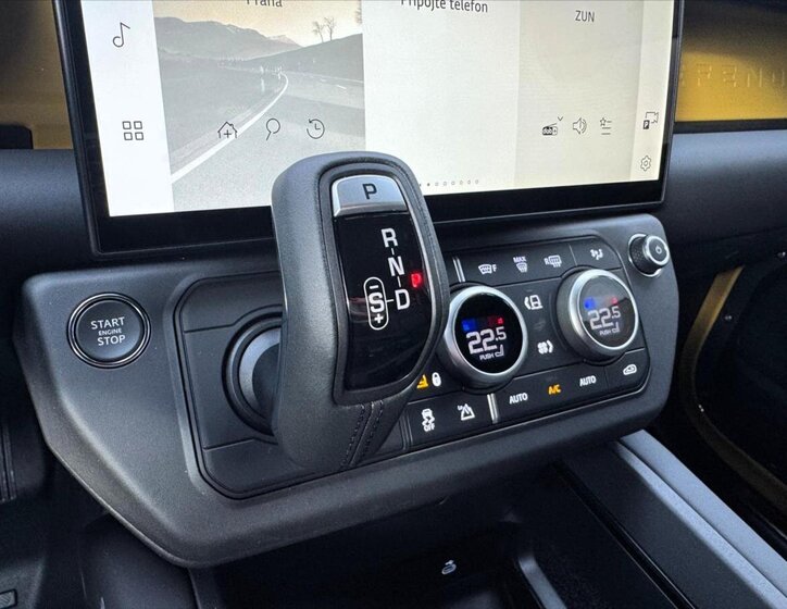 Land Rover Defender 28