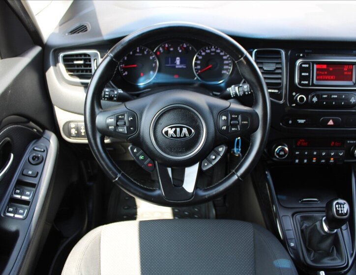 KIA Carens 10