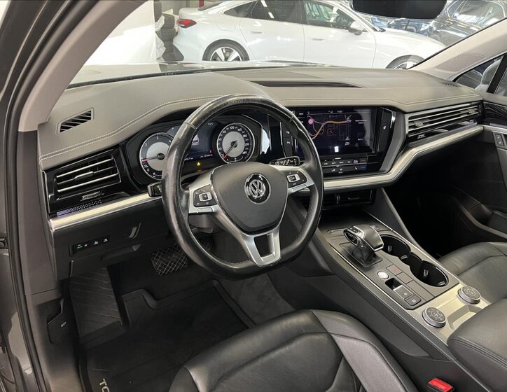 Volkswagen Touareg 6