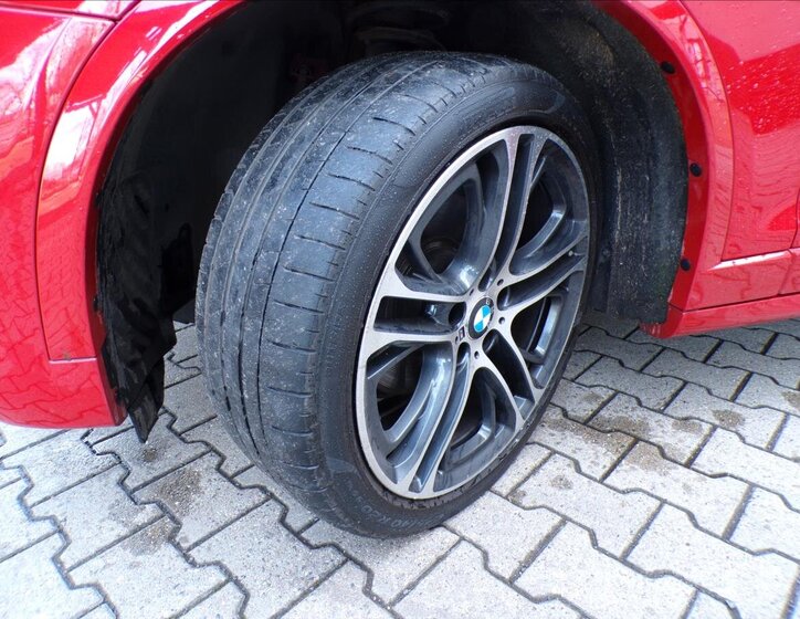 BMW X4 Sedan / Limuzína 3,0 l 190 kw