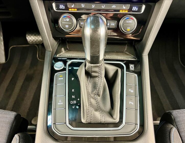 Volkswagen Passat 25