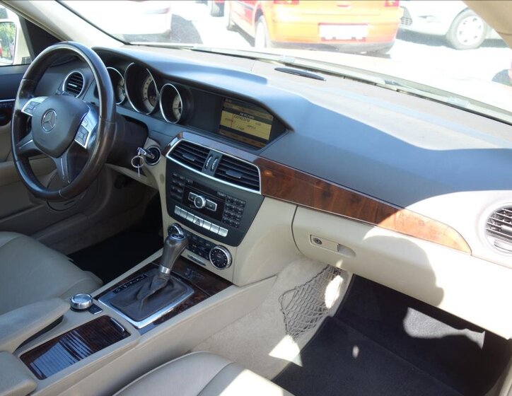 Mercedes-Benz Třídy C Sedan 3,0 l 170 kw