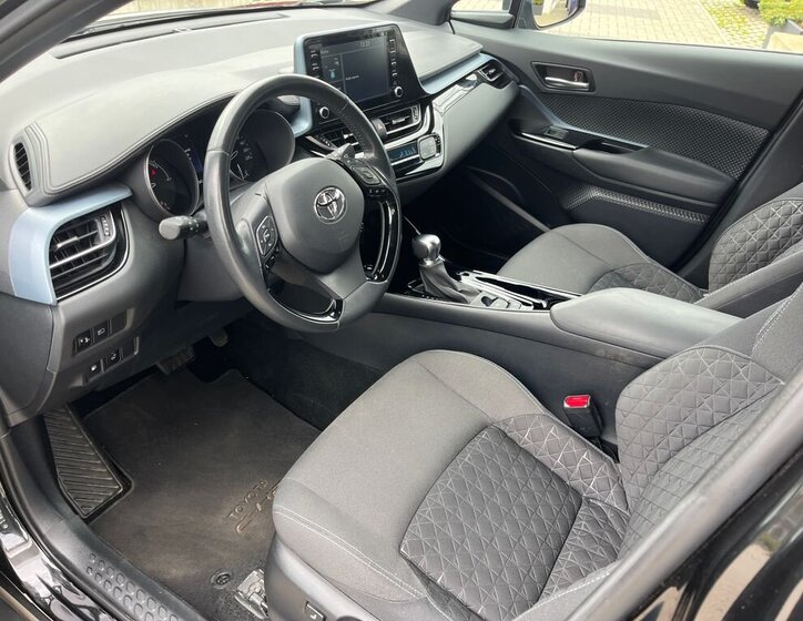 Toyota C-HR SUV / Terénní 1,8 l 72 kw
